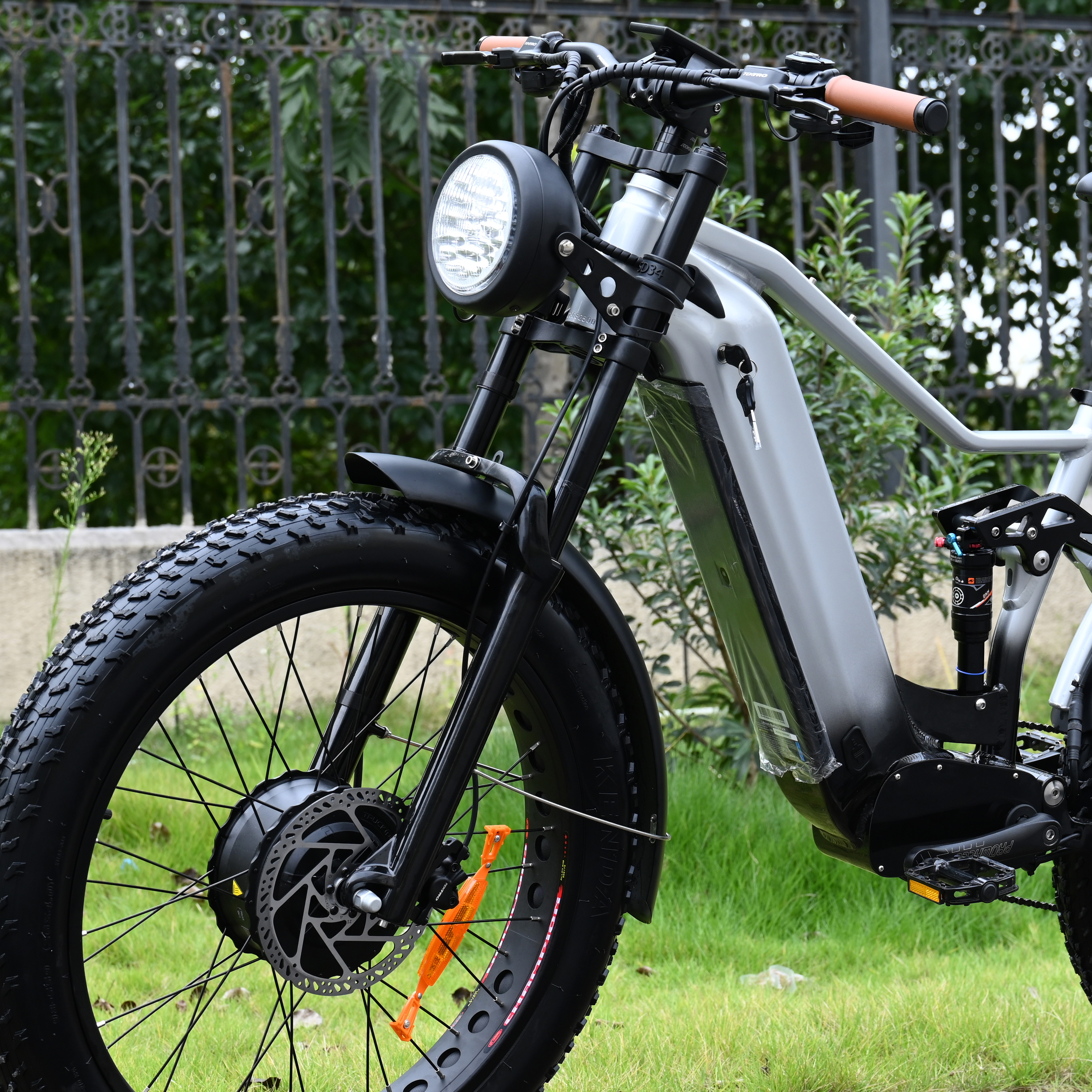 Potente motocicletta a doppia batteria a doppio motore Bike elettrico 52V 1000W+1000W Modello di pneumatico grasso per vendita